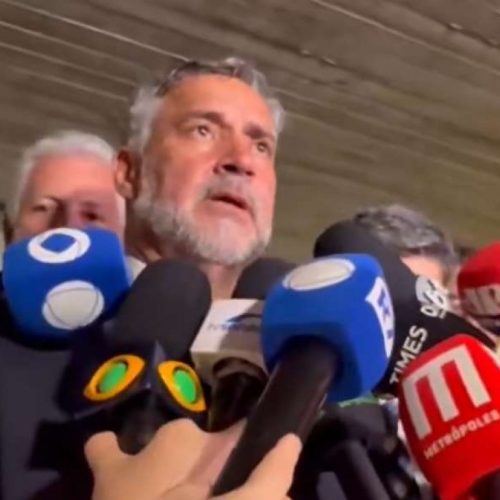 Ministro petista Paulo Pimenta fica sem resposta ao ser questionado sobre sigilo de Lulinha
