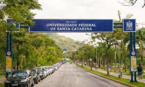 Justiça concede liminar que bloqueia exigência de vacinação na UFSC