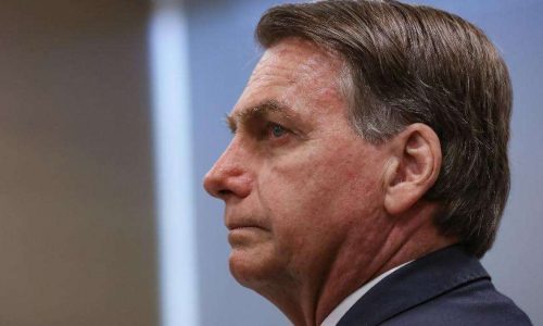 Ação de Bolsonaro contra André Janones cai no colo de Mendonça no STF