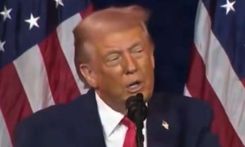 Trump sela acordo que fere a Rússia ao cortar compras de petróleo