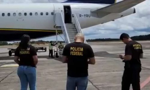 Cantor que fez ‘L’ é flagrado com drogas em aeroporto e assina termo circunstanciado