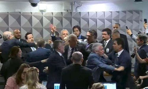 Base petista parte para agressão após quebra de sigilo de Lulinha na CPI do INSS