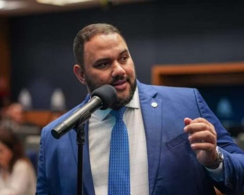 Mensagens aterrorizantes encontradas no celular de deputado preso: “Depois de 12 tiros no portão o recado está dado”