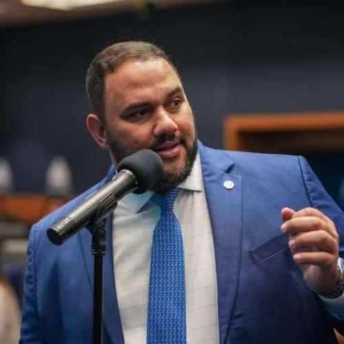 Mensagens aterrorizantes encontradas no celular de deputado preso: “Depois de 12 tiros no portão o recado está dado”
