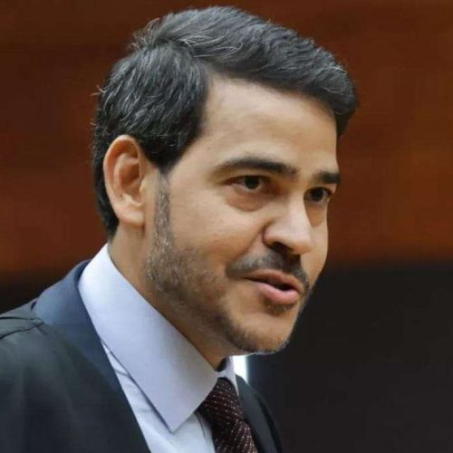 Governo surpreende e segura mensagem com a indicação de “Bessias”