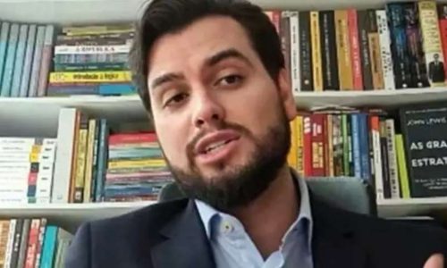 Filipe Martins questiona a legalidade de sua prisão ao advogado e desafia o juiz Moraes