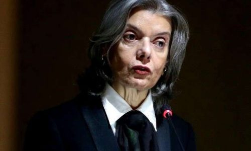 Carmen Lúcia mente em plena reunião com os demais ministros