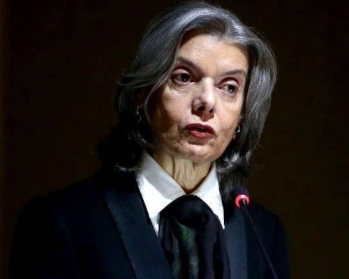 Carmen Lúcia mente em plena reunião com os demais ministros