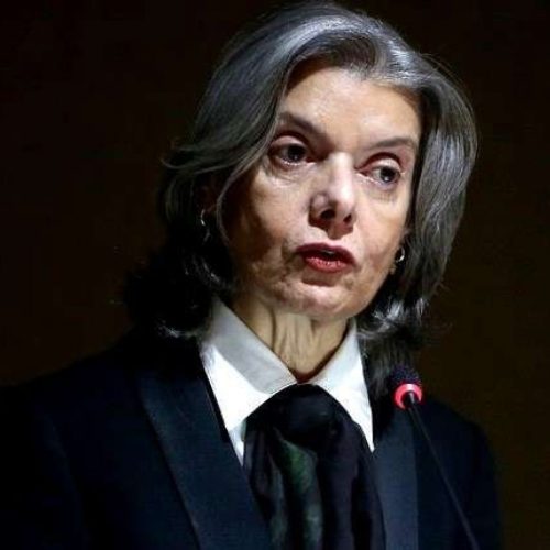 Carmen Lúcia mente em plena reunião com os demais ministros