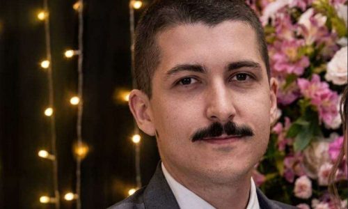 Médico dispara arma em hospital, acerta paciente, foge, rouba carro e acaba preso