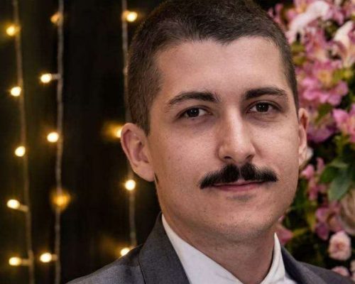 Médico dispara arma em hospital, acerta paciente, foge, rouba carro e acaba preso