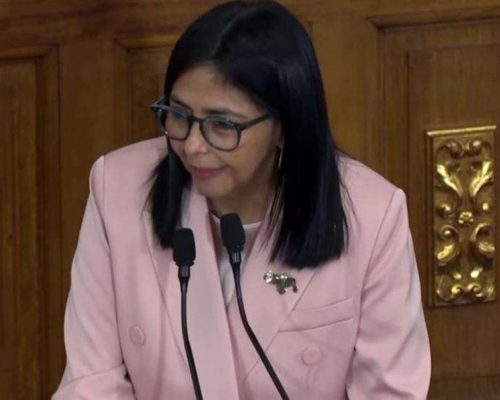 Delcy Rodríguez trai Maduro ao propor pacto com os EUA
