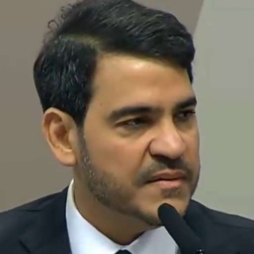 Lula tenta segurar Jorge Messias no governo após humilhação no Senado