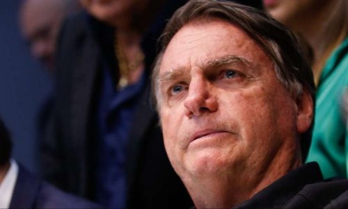 Defesa de Bolsonaro pede autorização a Moraes para receber assessor de Trump na prisão