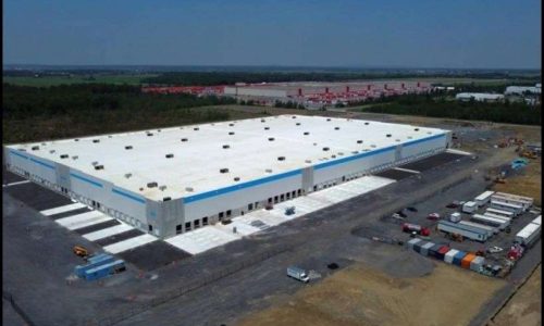 Amazon demite 16 mil funcionários apesar de lucro recorde