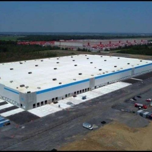 Amazon demite 16 mil funcionários apesar de lucro recorde