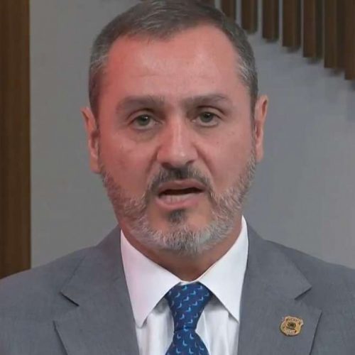 Andrei Rodrigues compra briga com Trump e revoga credencial de servidor americano no Brasil