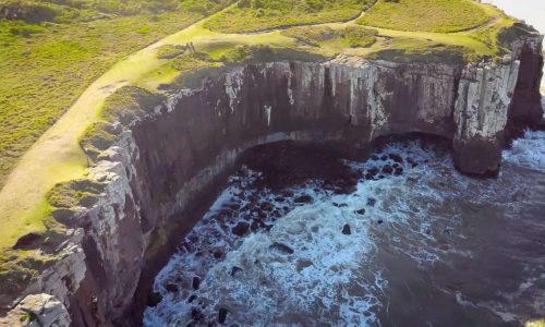 Homem de 33 anos cai e desaparece no mar ao fotografar ponto perigoso na Praia da Guarita, em Torres (RS)