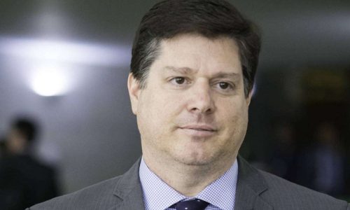 PT se torna piada nas mãos de Baleia Rossi, presidente do MDB