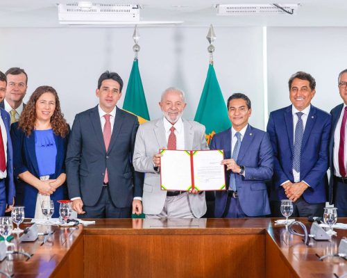 Mais um presidente de importante partido descarta apoio a Lula e aguarda aceno de Flávio Bolsonaro