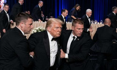 Agente do Serviço Secreto dos EUA é baleado durante jantar da Casa Branca e recebe alta