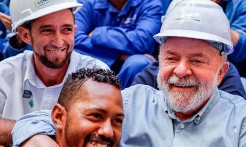 Escola de samba transforma desfile em palanque pró-Lula com dinheiro público e faz apologia a condenado