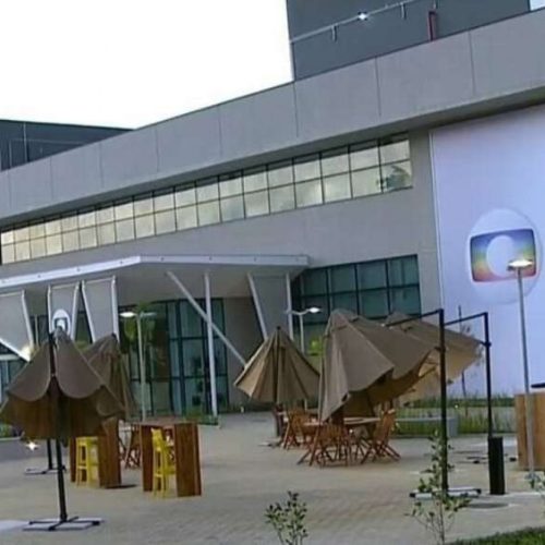 Histórica atriz da Globo chora ao admitir condição preocupante
