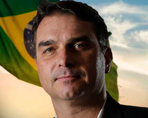 Flávio Bolsonaro lidera corrida presidencial e reage com maturidade: “Vamos libertar o Brasil”