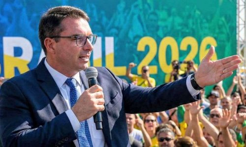 Flávio Bolsonaro prepara ofensiva nacional na TV: aparecerá em todas as inserções regionais do PL antes das eleições