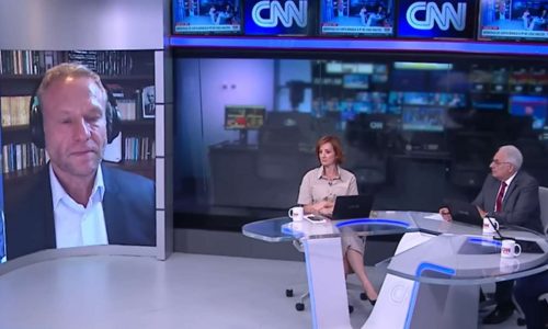 Postura de André Mendonça desconcerta jornalistas da CNN: comportamento religioso e sem arrogância chama atenção