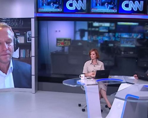 Postura de André Mendonça desconcerta jornalistas da CNN: comportamento religioso e sem arrogância chama atenção