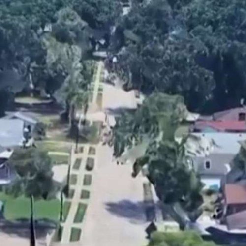 Homem invade duas casas e mata 8 crianças em massacre brutal nos Estados Unidos