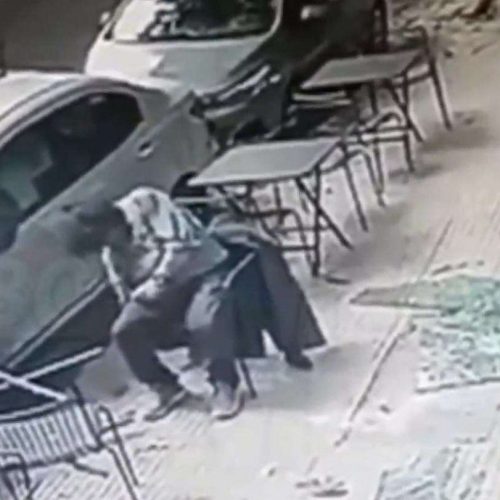 Placa de vidro despenca do 4º andar e fere cliente de cafeteria (Veja o vídeo)