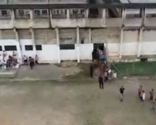 Presos rendem policial e tentam escapar de penitenciária no Rio