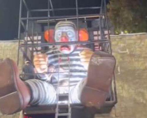 Imagens do bizarro desfile em homenagem a Lula que ofende Bolsonaro