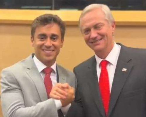 Presidente chileno José Antonio Kast insiste em foto com Nikolas Ferreira (VEJA O VÍDEO)