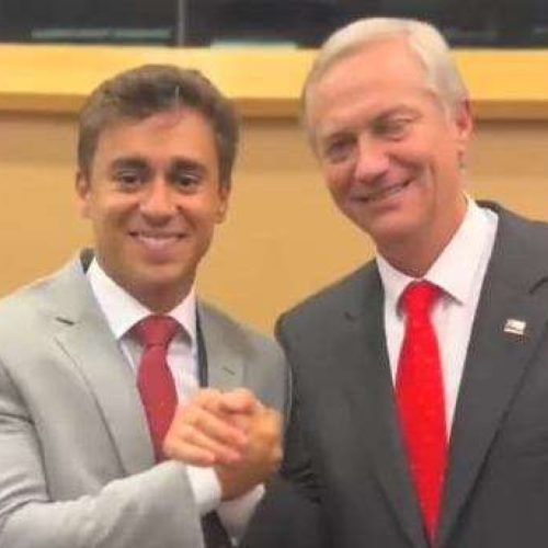 Presidente chileno José Antonio Kast insiste em foto com Nikolas Ferreira (VEJA O VÍDEO)