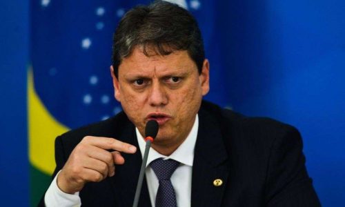 Tarcísio cede terreno e anuncia R$ 1,38 bilhão para o Butantan ampliar produção de vacinas contra a dengue