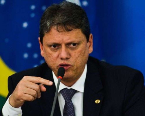 Tarcísio cede terreno e anuncia R$ 1,38 bilhão para o Butantan ampliar produção de vacinas contra a dengue