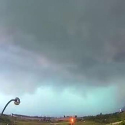Ciclone extratropical atinge o Sul do Brasil e autoridades emitem alerta para chuvas intensas e ventos fortes