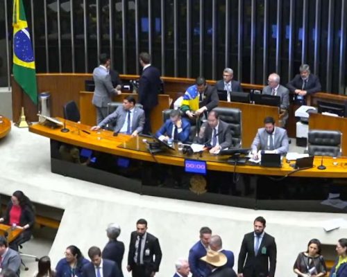 Debate acirrado na Câmara sobre o deputado Glauber Braga