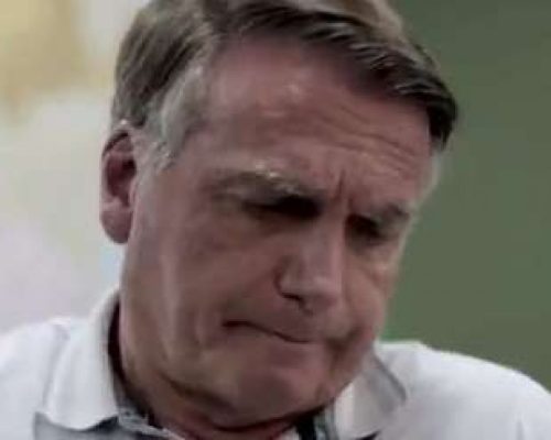 Urgente: Bolsonaro sofre crise, cai e se machuca na cela da Polícia Federal