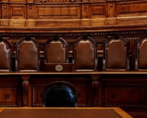 SENADO AFASTA MINISTRO DA SUPREMA CORTE