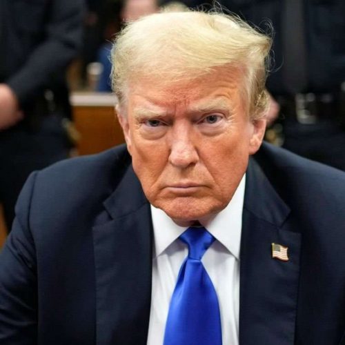 Trump ameaça com tarifas e força UE a convocar reunião de emergência dos 27 países amanhã