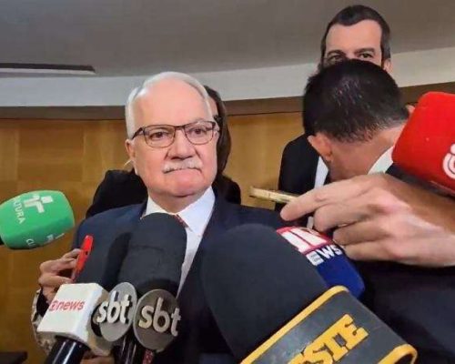 Questionado sobre abuso de autoridade dos ministros, Fachin age covardemente e foge (veja o vídeo!)