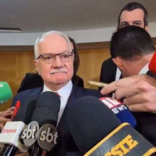 Questionado sobre abuso de autoridade dos ministros, Fachin age covardemente e foge (veja o vídeo!)