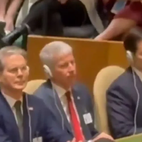 Em Meio à Perseguição a Bolsonaro, Loja Desafia ‘Sistema’ com Obras sobre Censura e STF