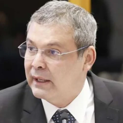 Megaoperação no Rio: Lindbergh Farias ‘surta’ após 60 CPFs cancelados do Comando Vermelho