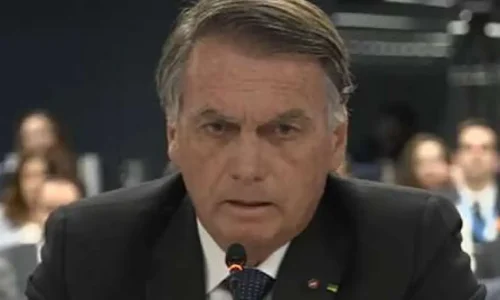 Rachadura à Direita: Articulista Alerta para Anúncio de Bolsonaro e Ataques Internos à Michelle