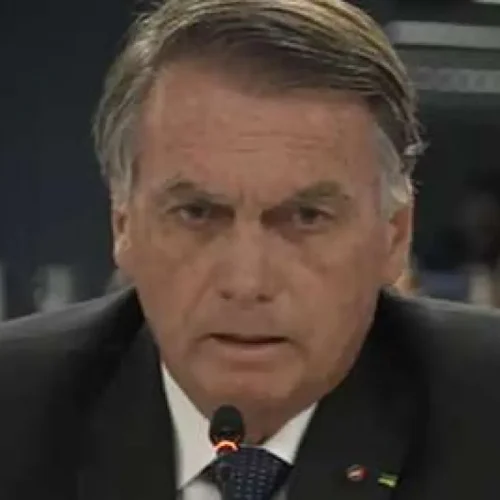 Rachadura à Direita: Articulista Alerta para Anúncio de Bolsonaro e Ataques Internos à Michelle